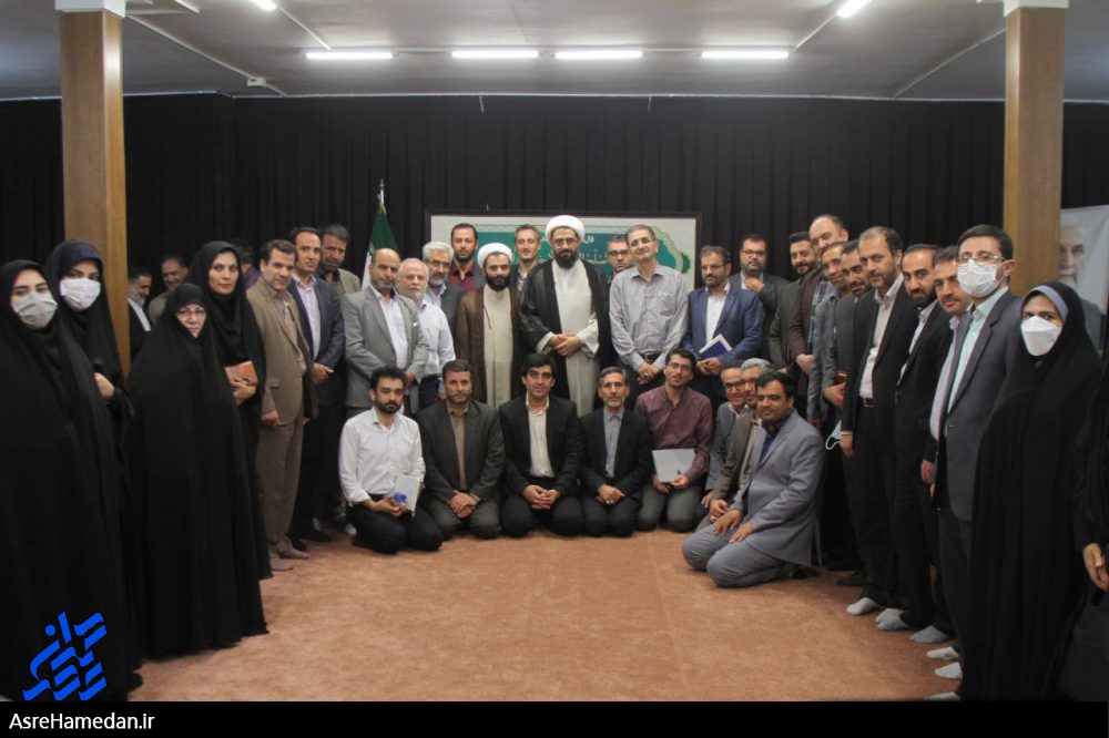 انتظار از جامعه نخبگانی، یافتن راه حل برای رفع مشکلات است/لزوم ممنوعیت پذیرفتن مسئولیت بدون تخصص