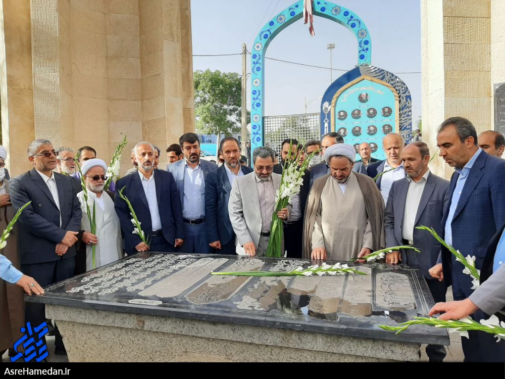 گلزار شهدای همدان غبارروبی شد+ تصاویر