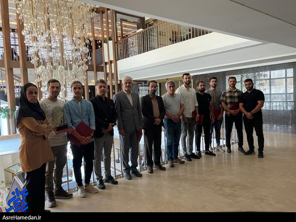 پرچم بالای اسکیت هاکی همدان در کشور!