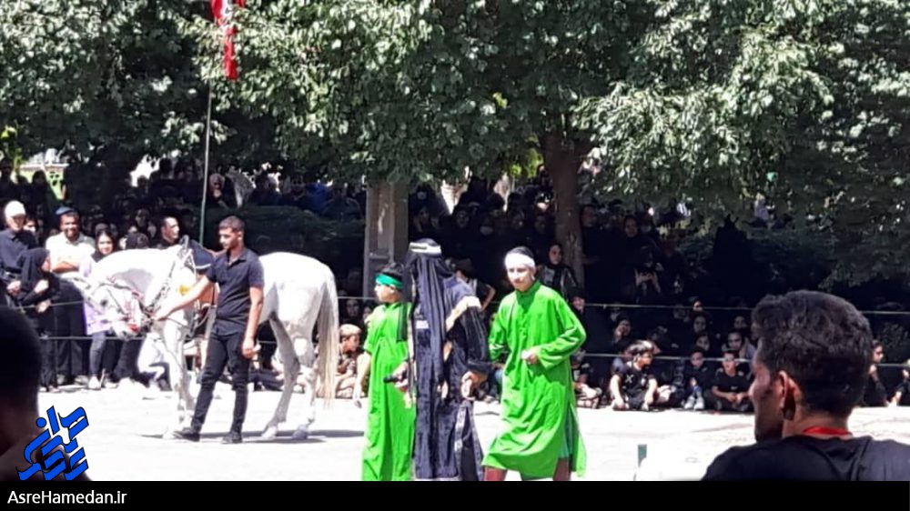 پرده ای از ۴۰ سال تعزیه خوانی ظهر عاشورا در تویسرکان/خیمه های آتش گرفته آغاز به نیزه شدن سرها شد