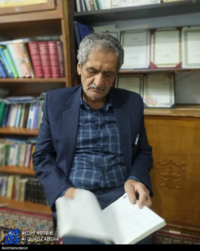 علاقه ی وافر مرحوم پدر و مادرم به شعر و ادبیات باعث تشویق و یادگیری  من به شعر و شاعری شد