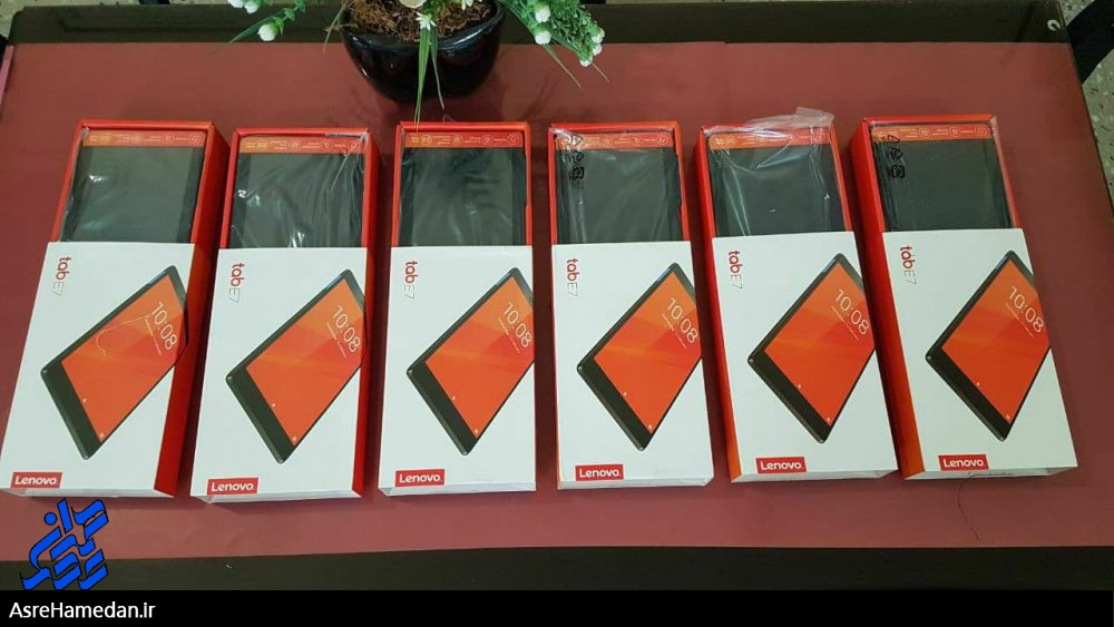 اهدای ۶ دستگاه تبلت به دانش‌آموزان نیازمند نهاوندی