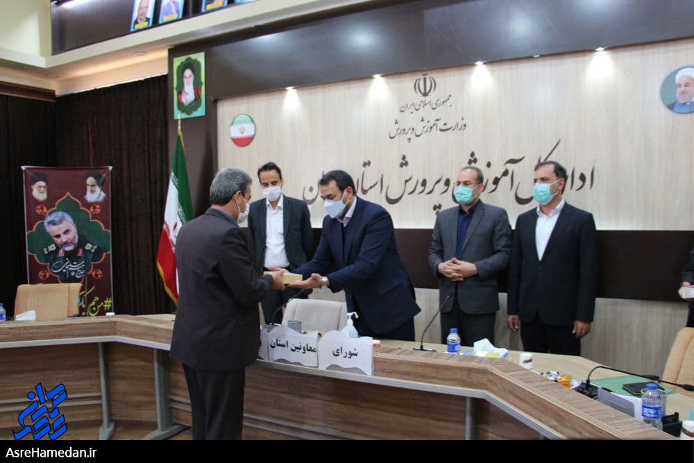 توزیع ۵۰۰ دستگاه تبلت اهدایی مرکز آمار ایران در بین دانش آموزان کم برخوردار استان همدان