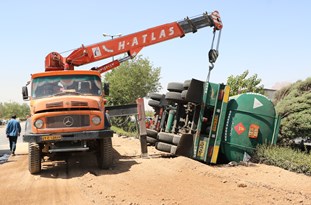لزوم مدیریت واژگونی تانکرهای حمل سوخت / خودروهای سنگین در لالجین حادثه می‌آفرینند